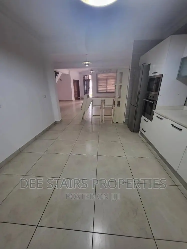 3bdrm Townhouse/Terrace in Cantonments for sale