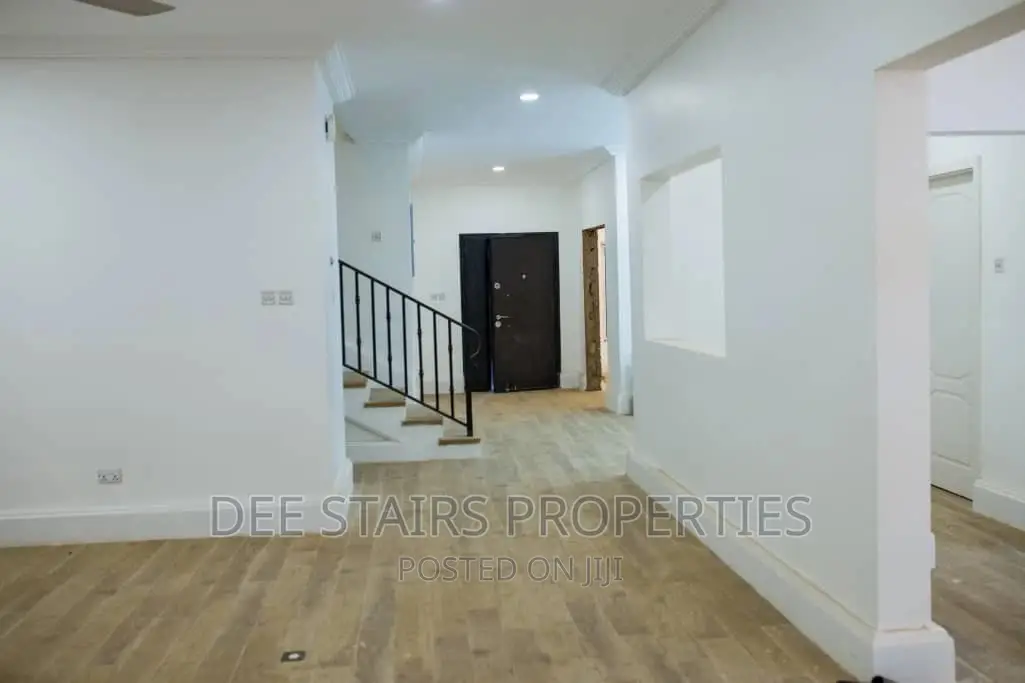 4bdrm House in East Airport for sale