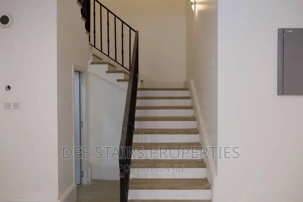 4bdrm House in East Airport for sale
