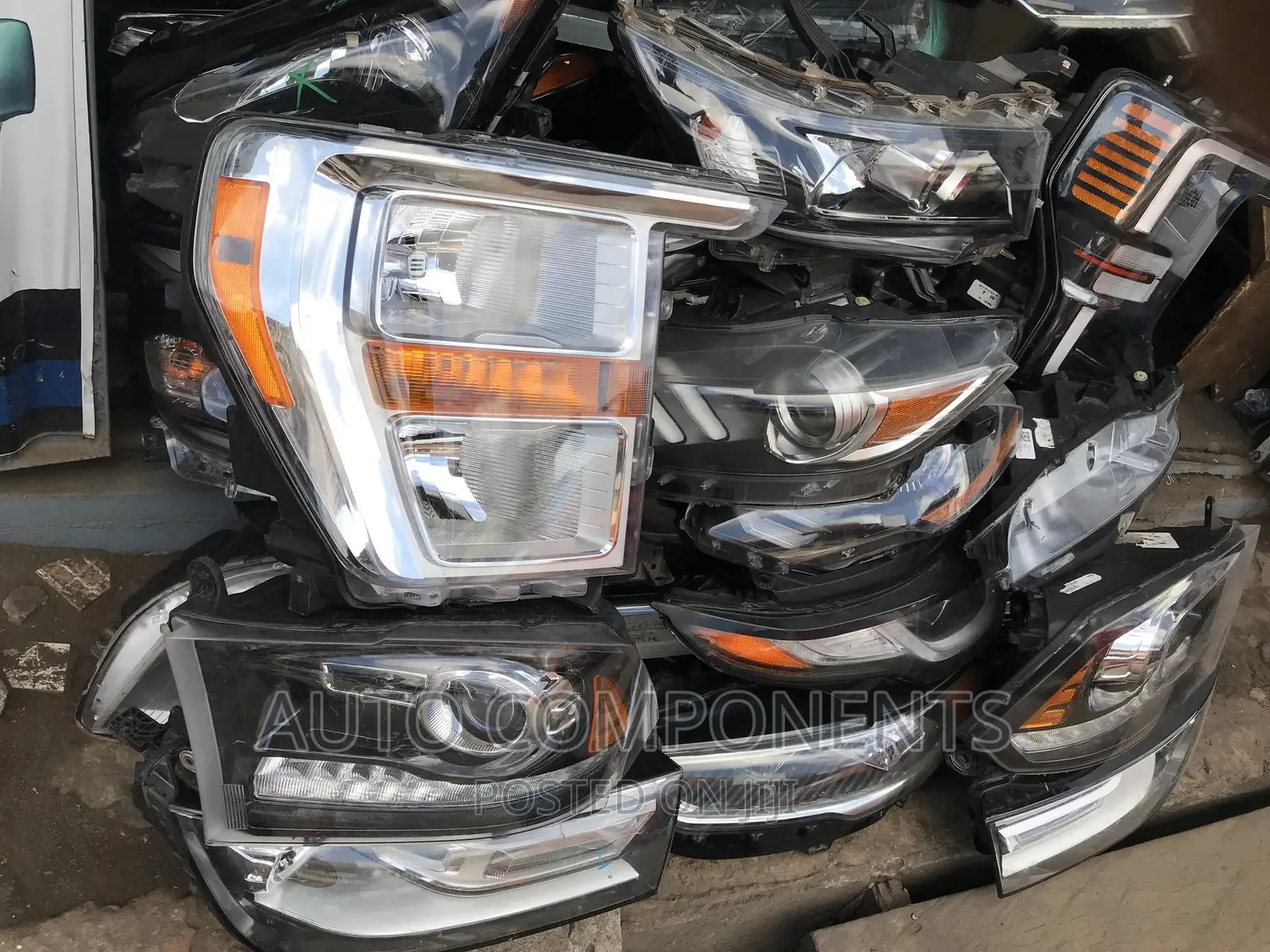 Ford F-150 (2012) Headlights. All Kinds of Auto Headlights