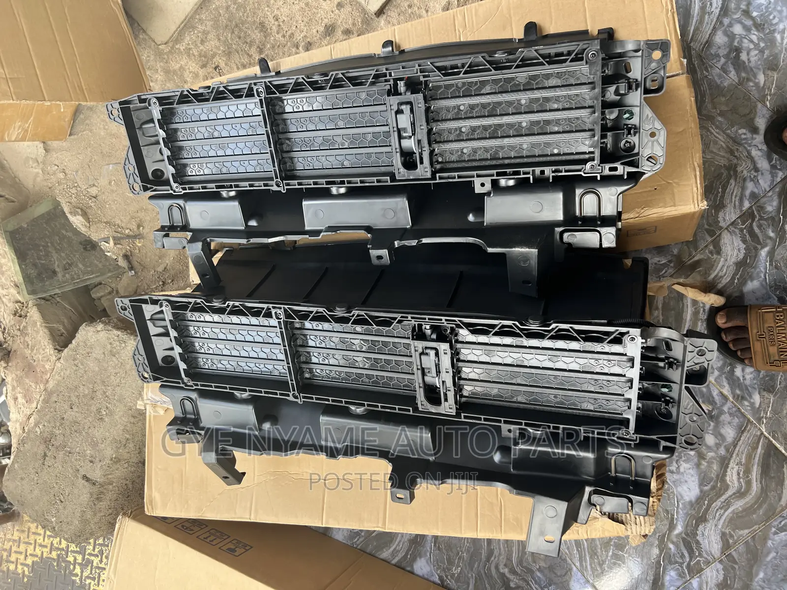 Honda CRV Shutter Grill