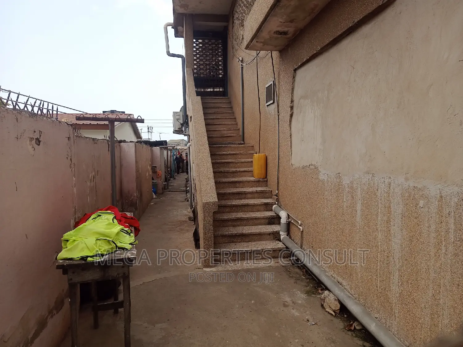 6bdrm House in Accra Metropolitan for sale