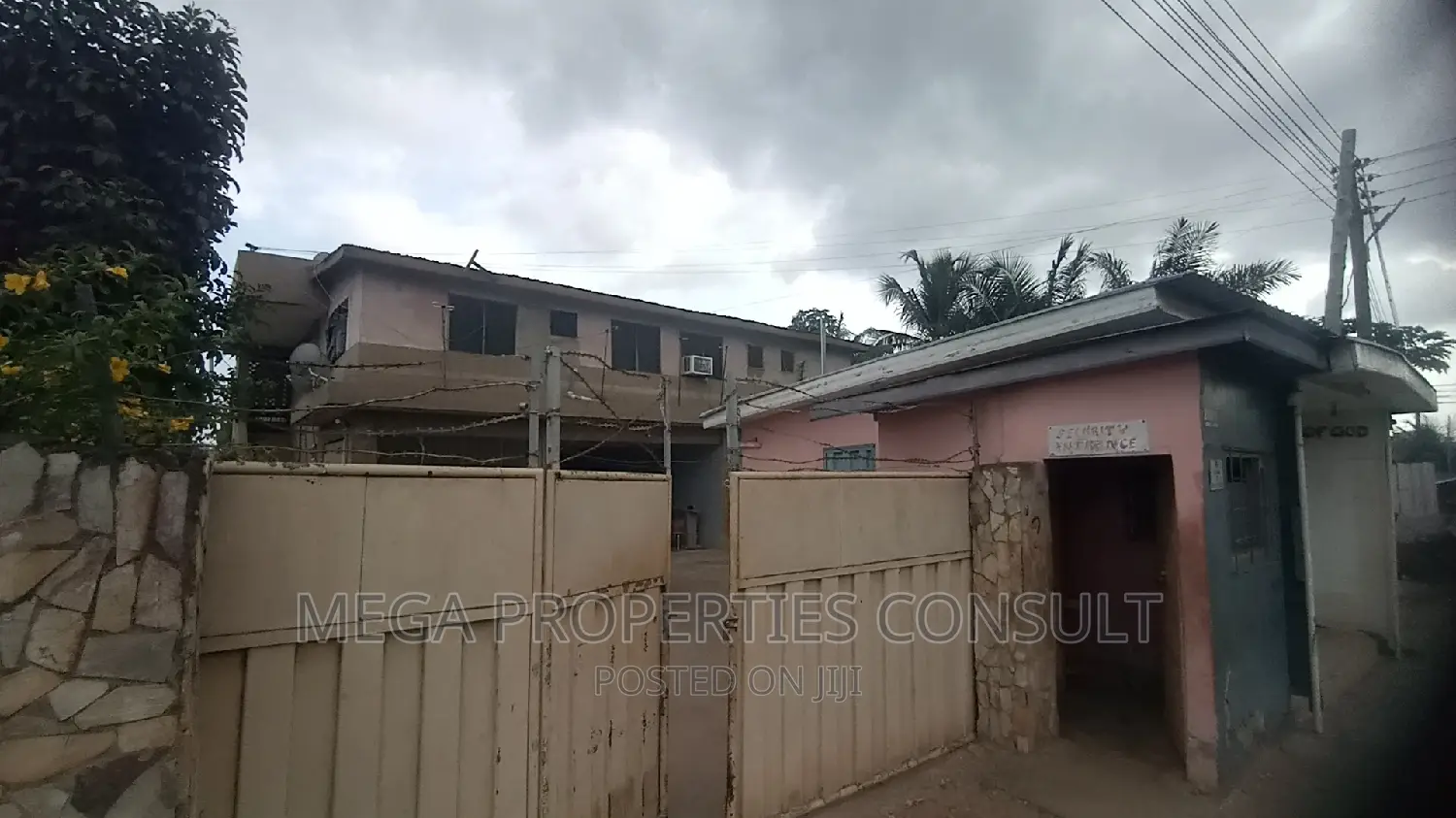 6bdrm House in Accra Metropolitan for sale