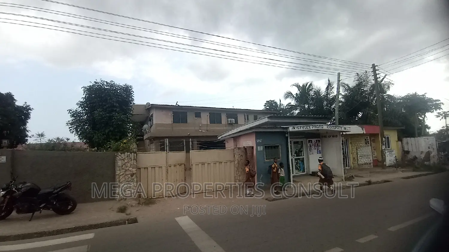 6bdrm House in Accra Metropolitan for sale