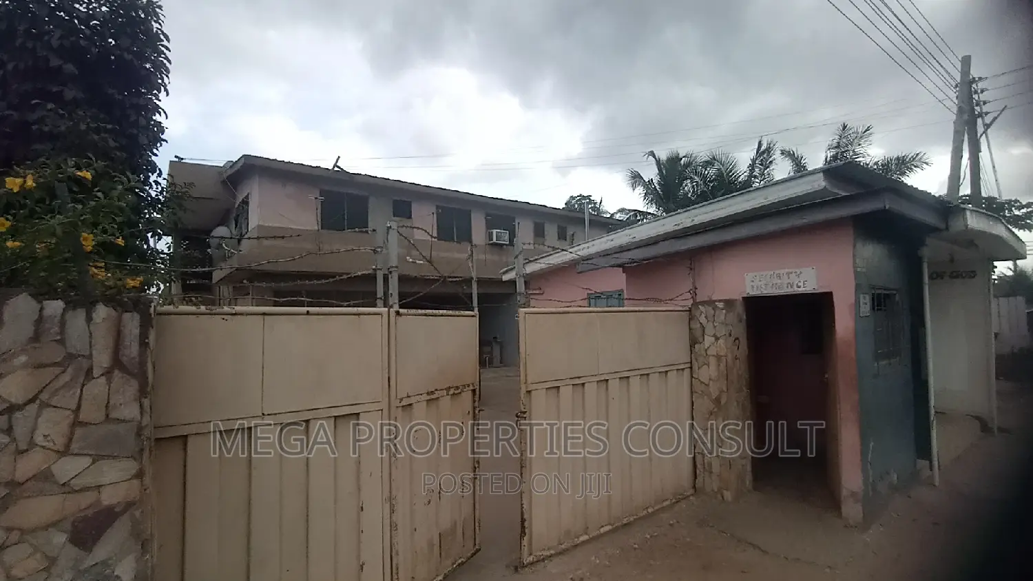 6bdrm House in Accra Metropolitan for sale