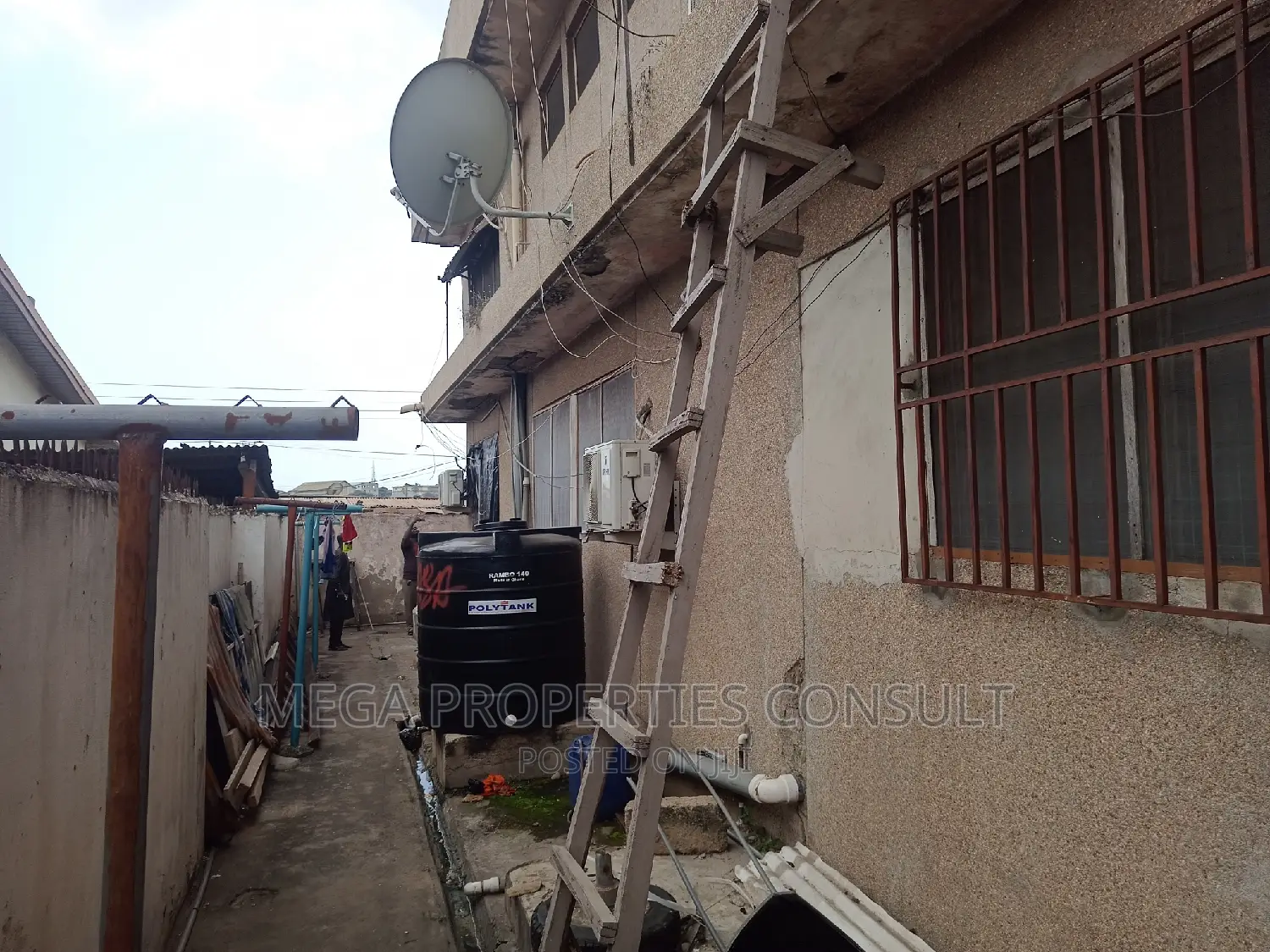 6bdrm House in Accra Metropolitan for sale