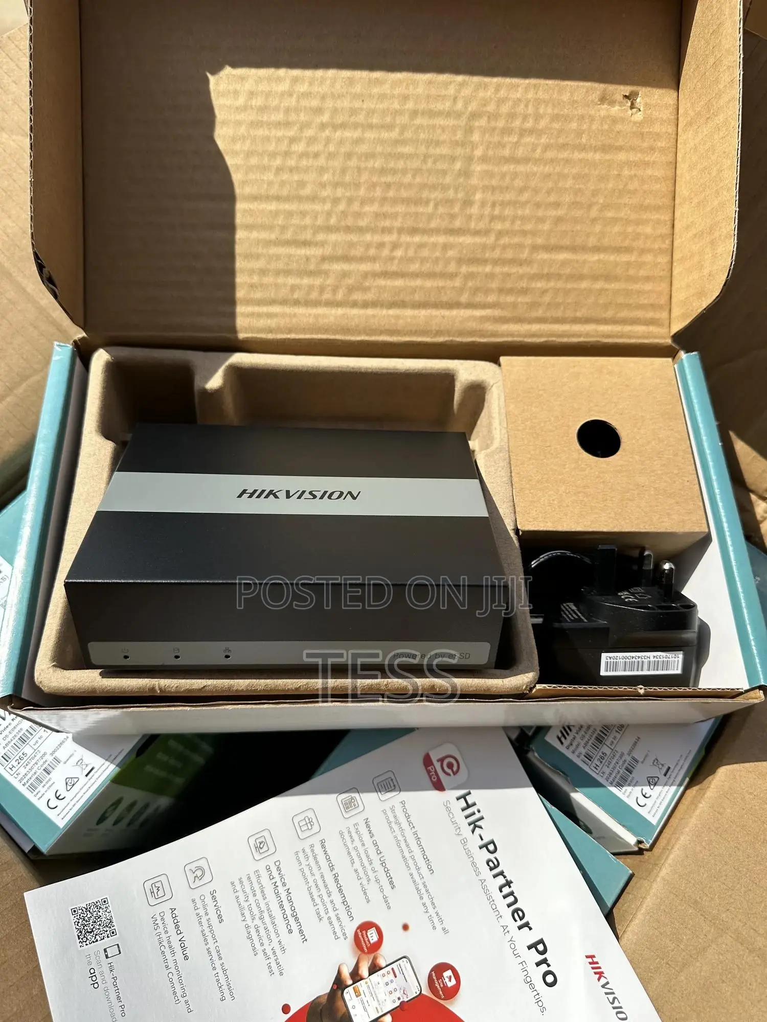 Hikvision 8ch Edvr Ds-E08hghi-D With 1tb Ssd. 2023 Model.