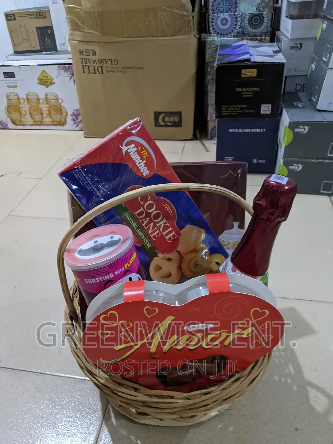 Birthday Present For Her. Gift Basket