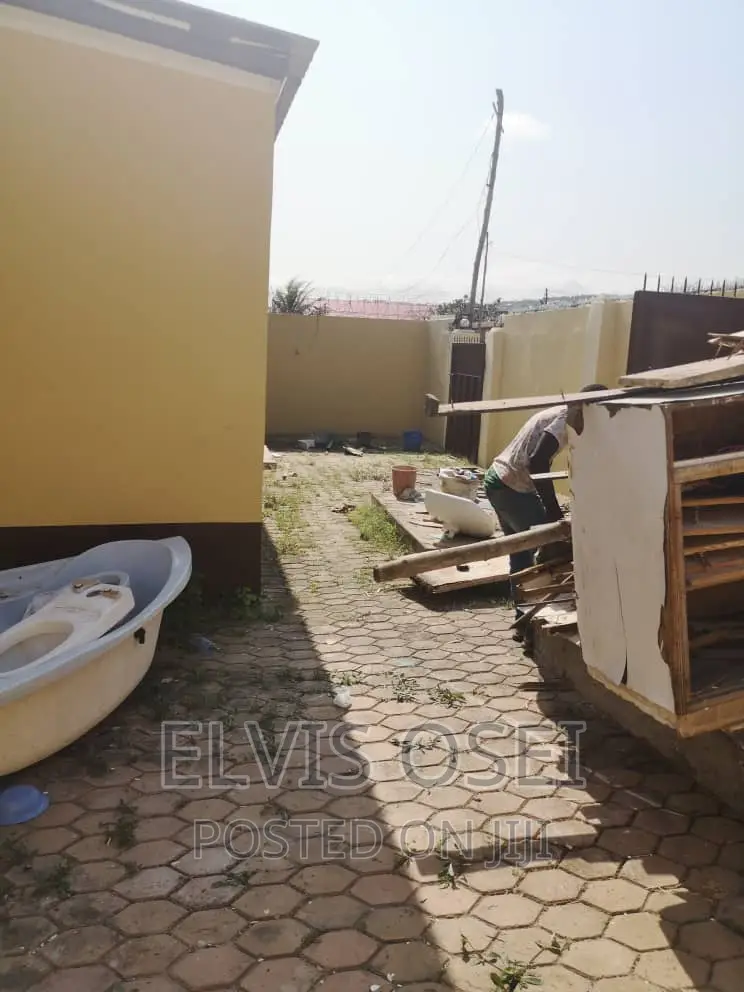 3bdrm House in Metchandi Estate, Gbawe for sale