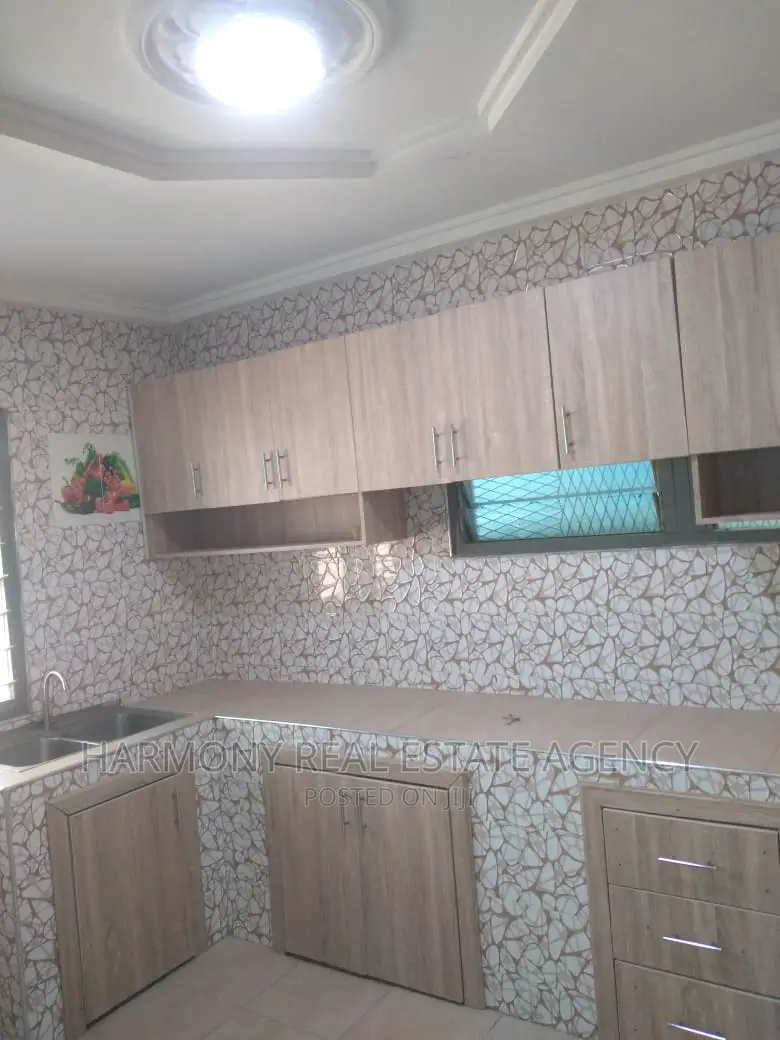 3bdrm Apartment in Dzorwulu for rent