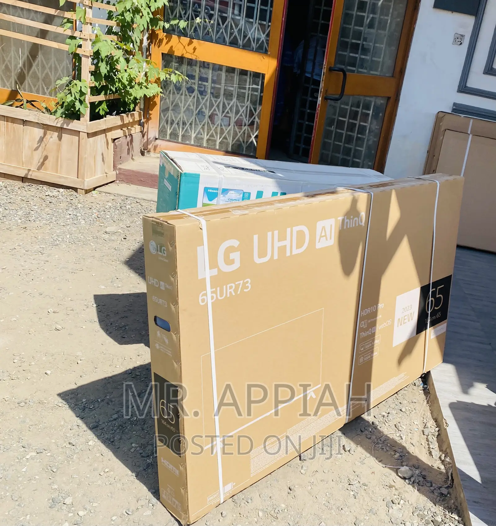 Brand New Lg 65” 65ur7300 Uhd Electric Tv(Black).