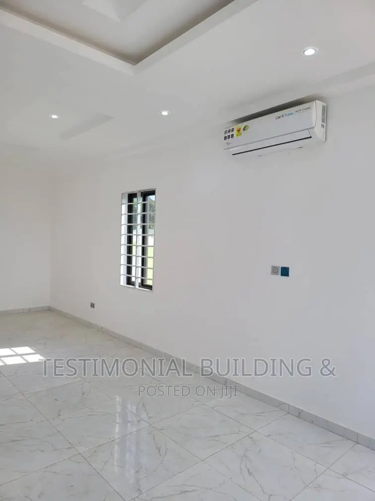 4bdrm House in Testimonial Building, School Junction for sale