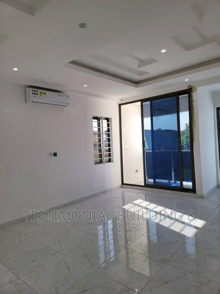 4bdrm House in Testimonial Building, School Junction for sale