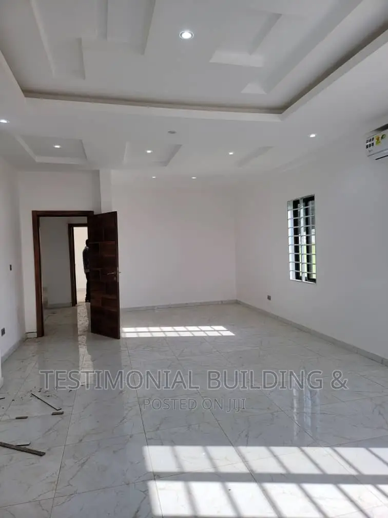 4bdrm House in Testimonial Building, School Junction for sale