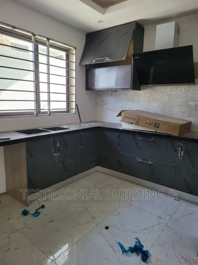 4bdrm House in Testimonial Building, School Junction for sale