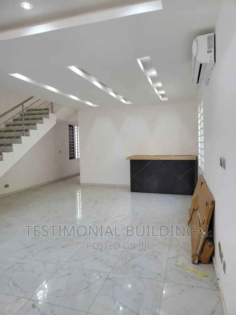 4bdrm House in Testimonial Building, School Junction for sale