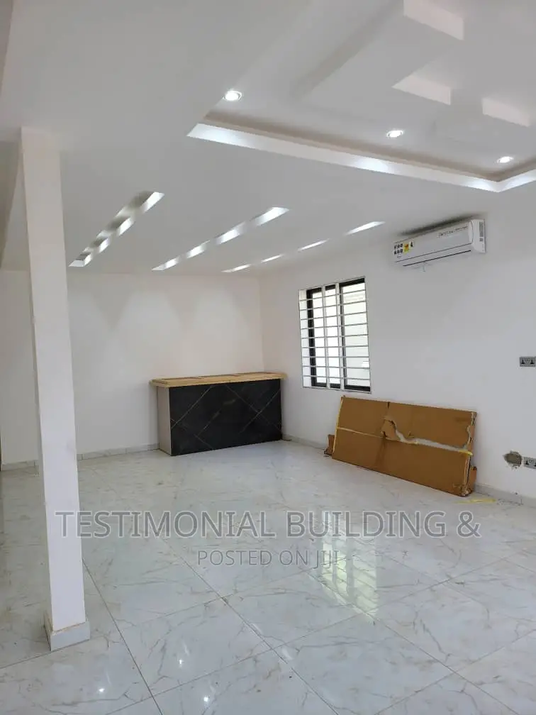 4bdrm House in Testimonial Building, School Junction for sale
