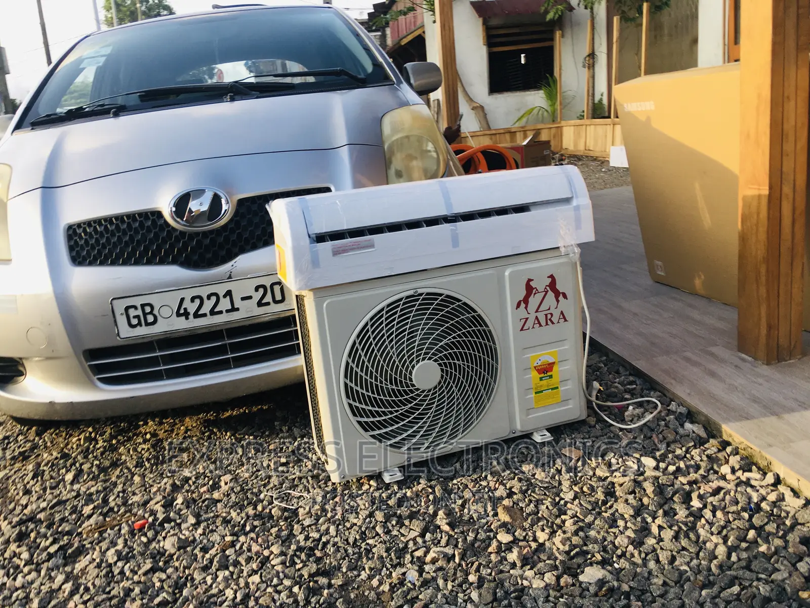 Zara Split White 1.5hp AC Better—-Deal