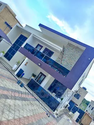 7bdrm Duplex in Accra Metropolitan for sale