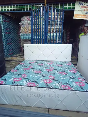 Very Nice Inbuilt Foam Bed Queen Size