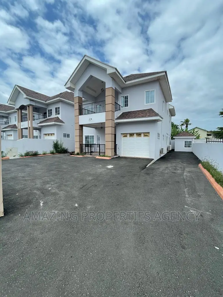 4bdrm Townhouse/Terrace in Cantonments for sale