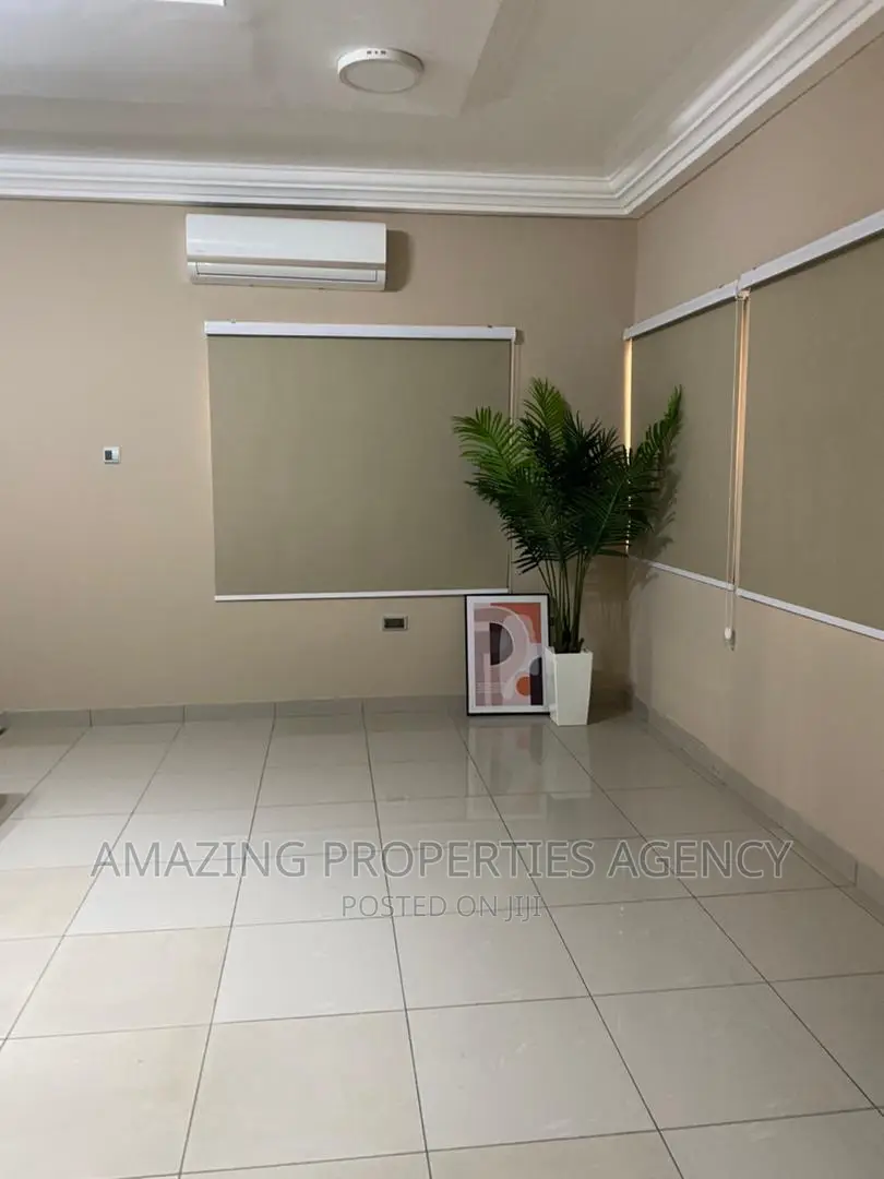 4bdrm Townhouse/Terrace in Cantonments for sale
