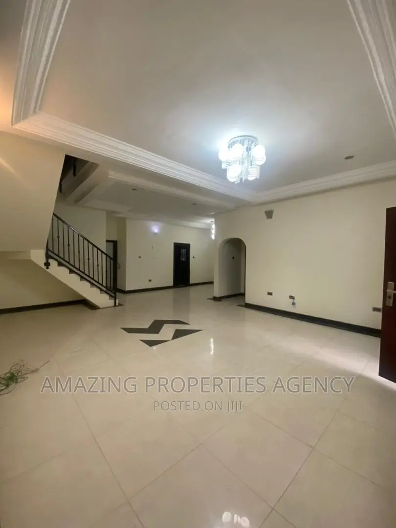 4bdrm Townhouse/Terrace in Cantonments for sale