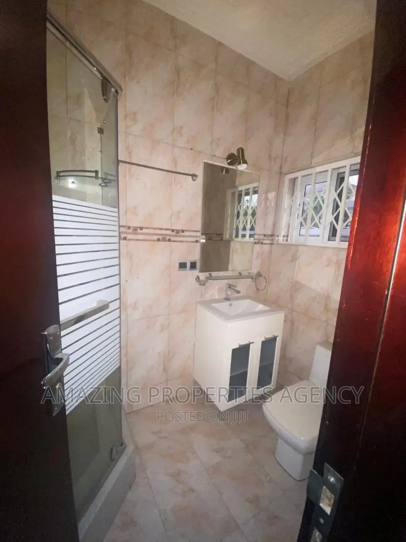 4bdrm Townhouse/Terrace in Cantonments for sale