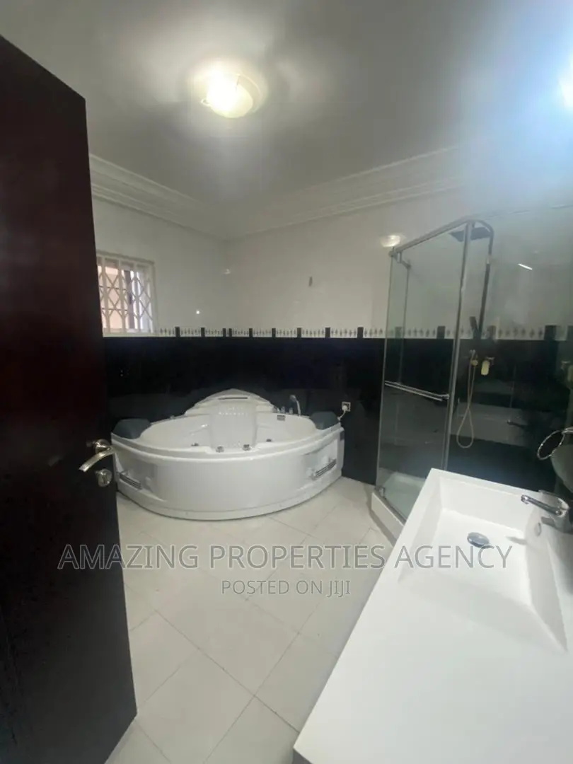 4bdrm Townhouse/Terrace in Cantonments for sale