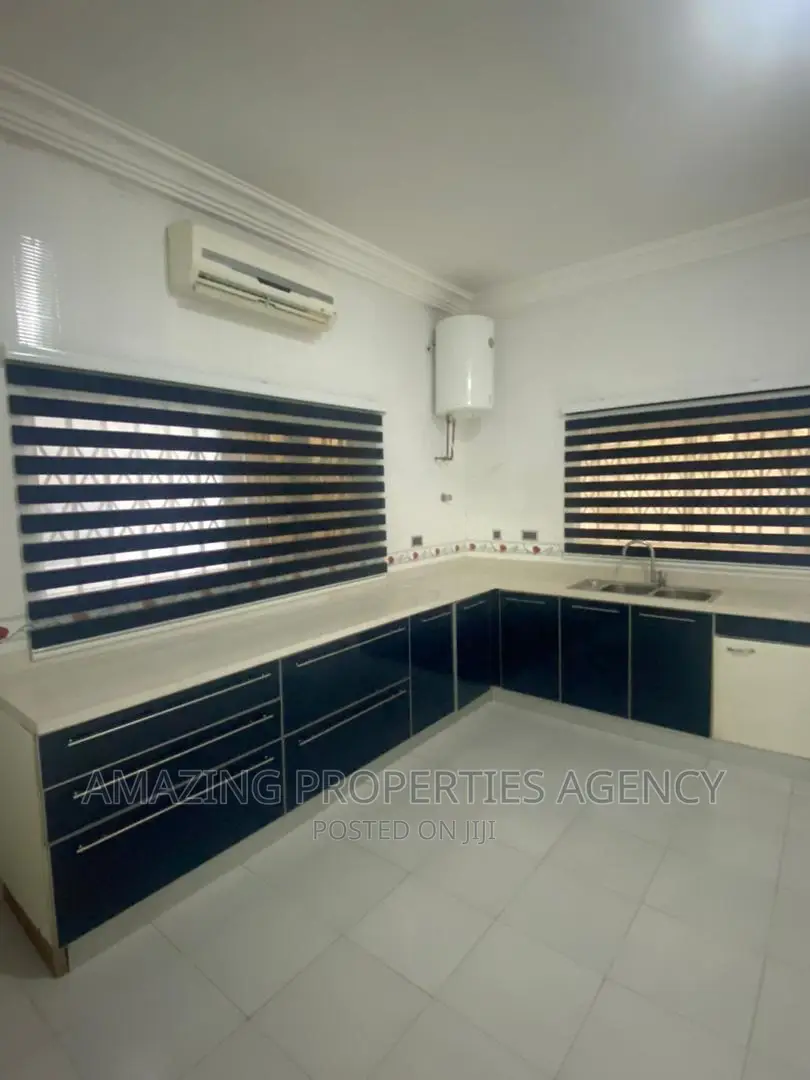 4bdrm Townhouse/Terrace in Cantonments for sale