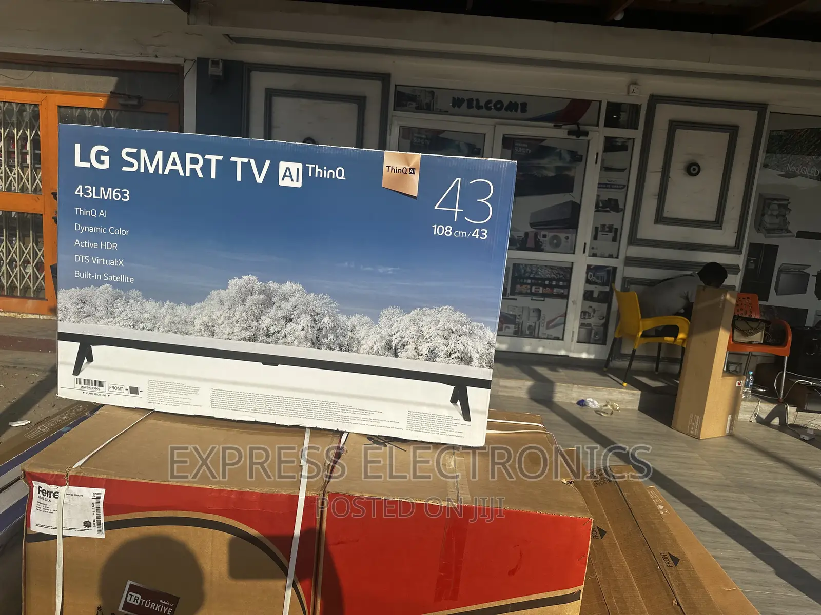 Ultra Modern Lg Tv FHD Smart 43”LM637