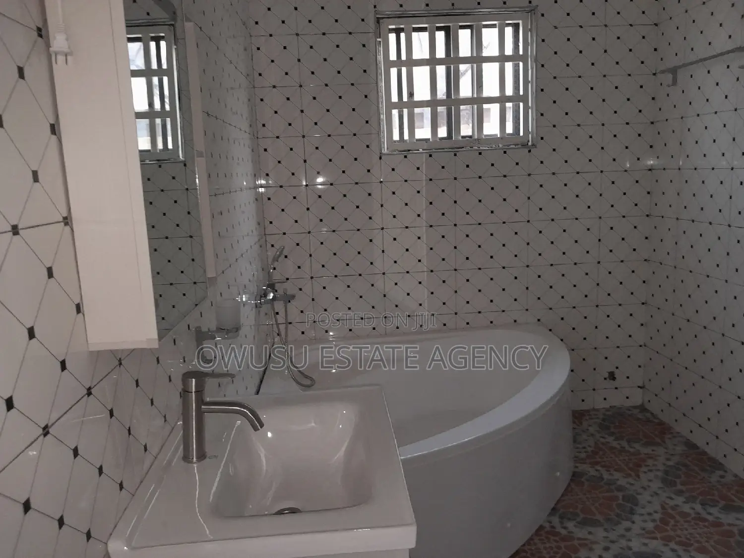 5bdrm House in Kronum, Kumasi Metropolitan for sale