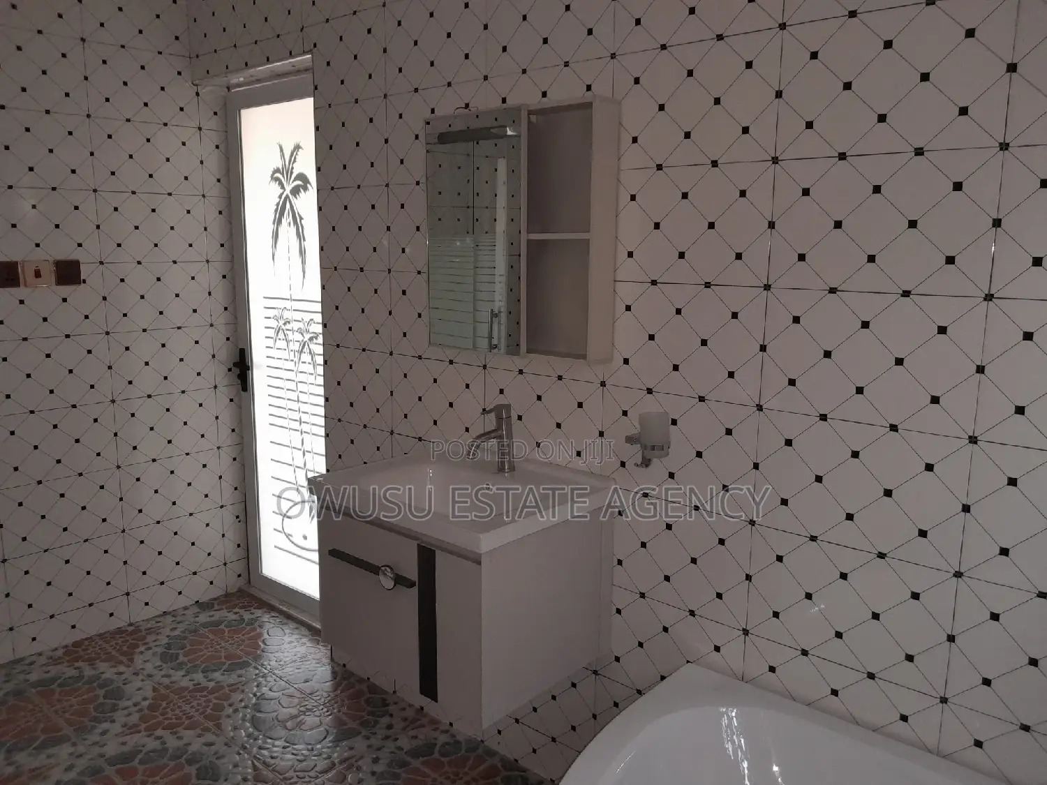 5bdrm House in Kronum, Kumasi Metropolitan for sale
