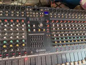 Yamaha SMX-3200 32channel Mixer