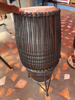 Seated Konka