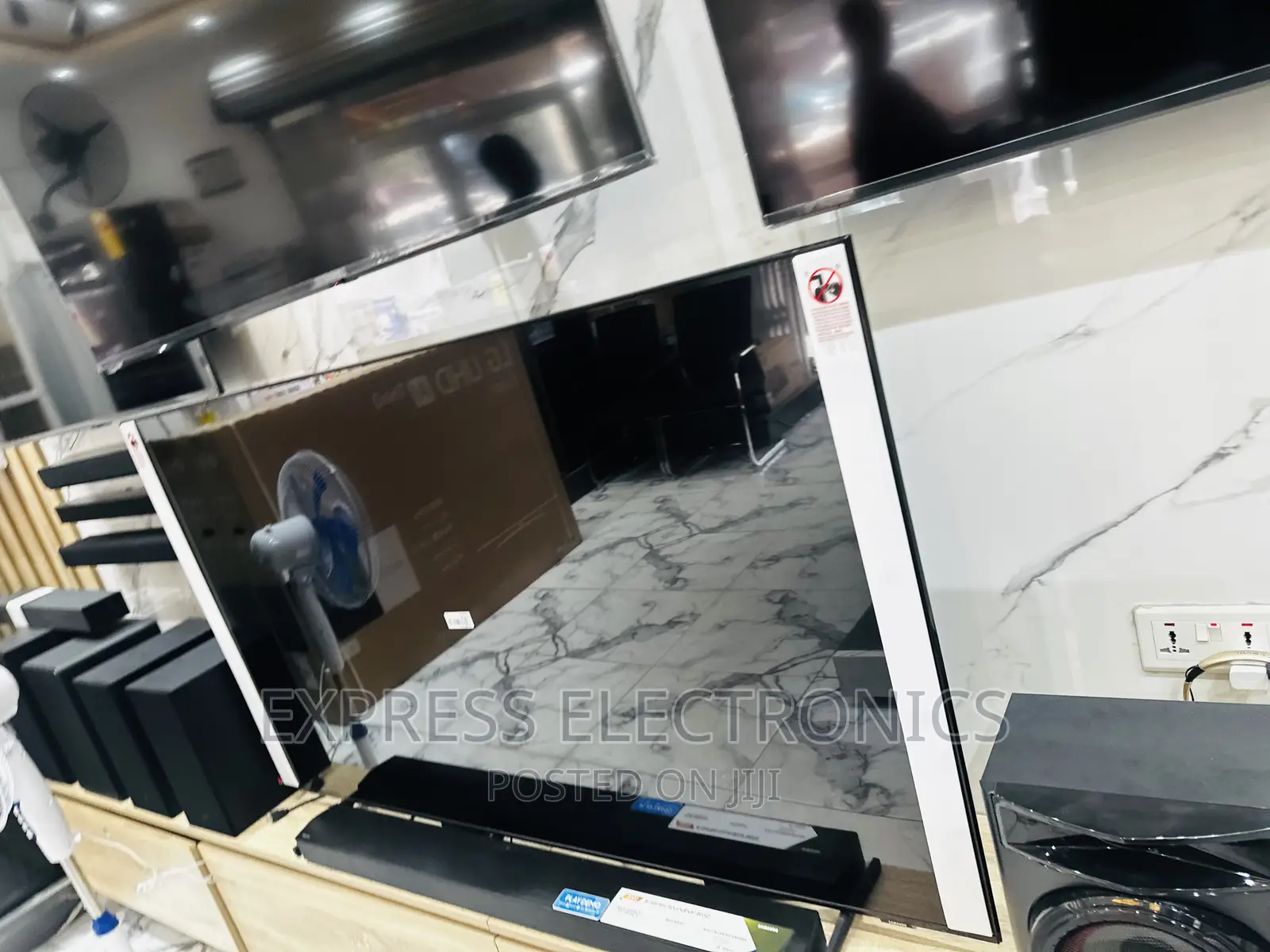 Smart Samsung Technology UHD Glossy 65”Bu8000 Tv