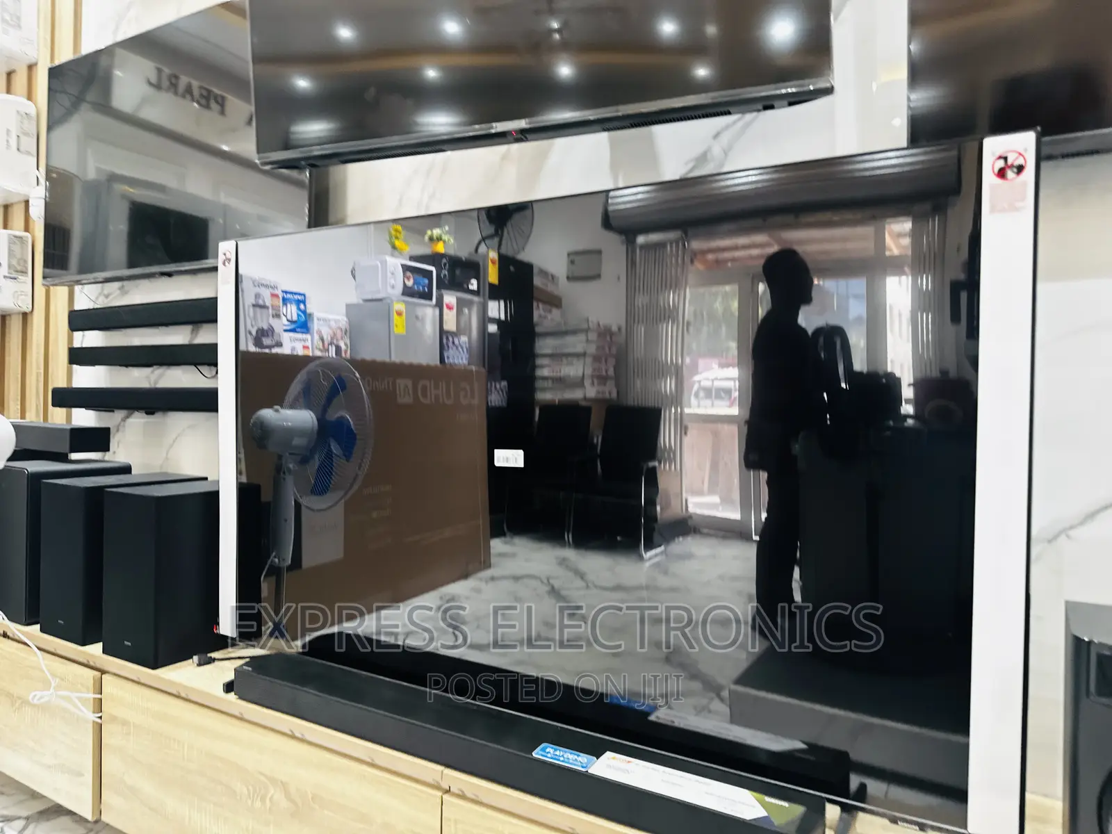 Superior Sleek Slim Samsung 65”Au7092 UHD Smart