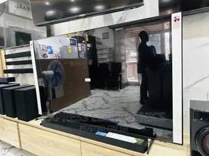 Stunning Smart 65”Au7092 UHD. 4kk Smart Glossy,.