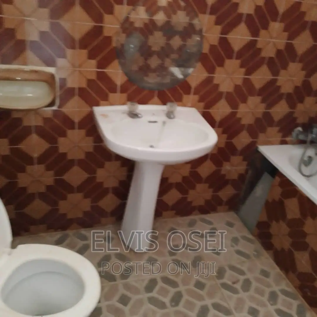 4bdrm House in Onyinase Awoshie for rent