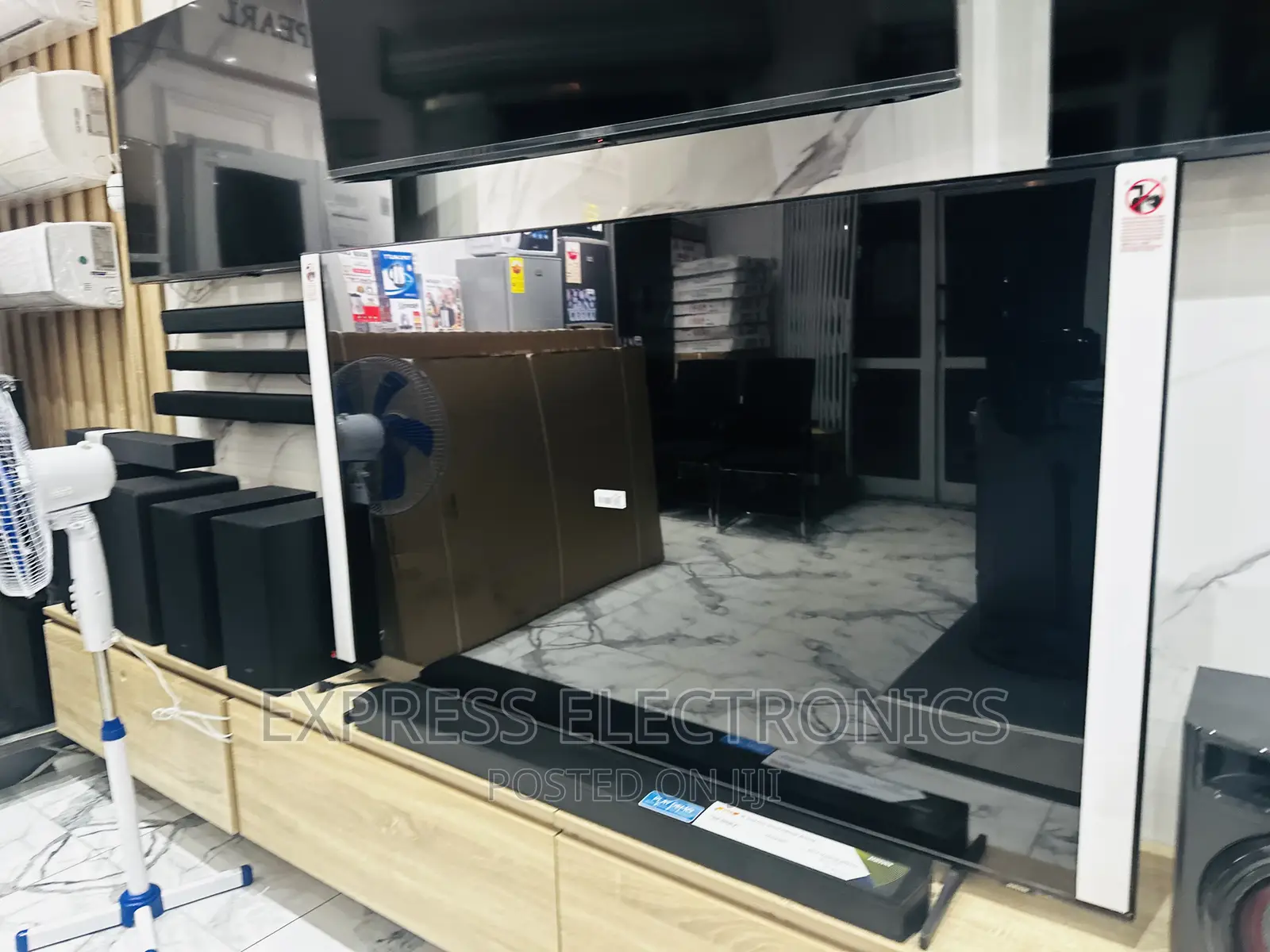 Best Buy for Less 65”Bu8002 UHD Smart Glossy Samsung