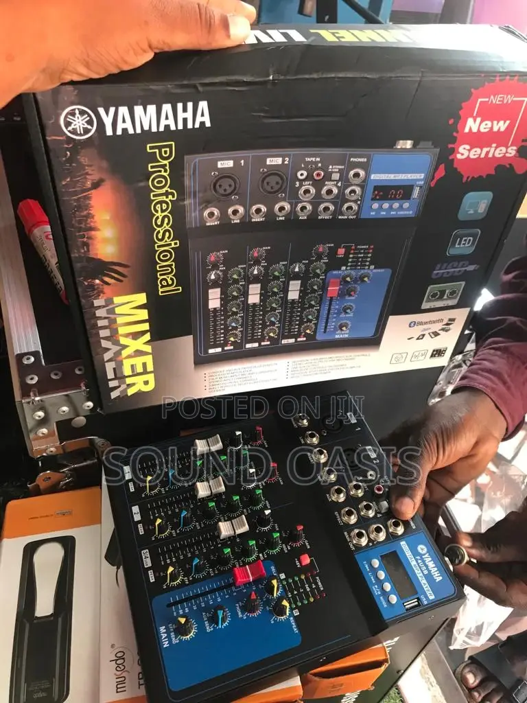 Yamaha Professional F4 4-Channel Compact Stereo Live Mixer