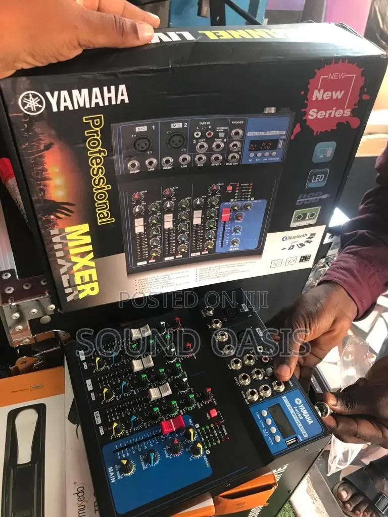 Yamaha Professional F4 4-Channel Compact Stereo Live Mixer