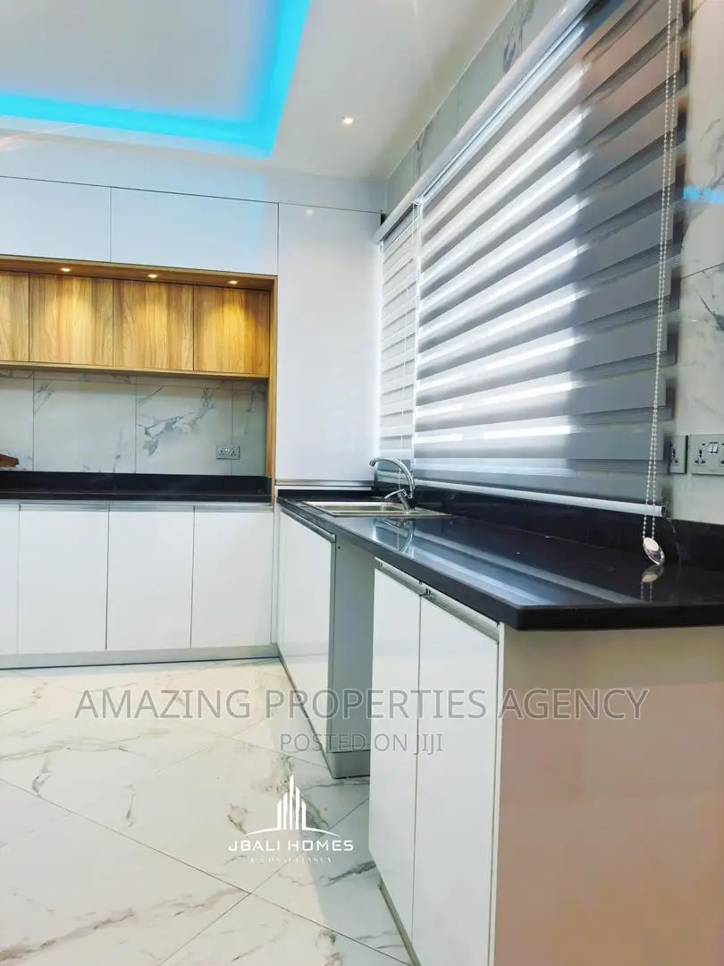 4bdrm House in East Legon for sale
