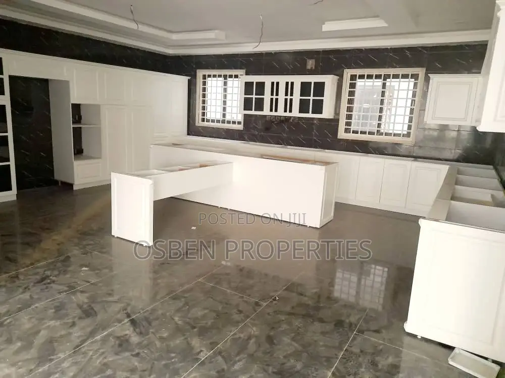 Furnished 8bdrm Mansion in Pleasant Properties, East Legon for sale