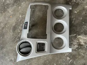 2009-2013 Pontiac Vibe Toyota Matrix Radio Climate Vent
