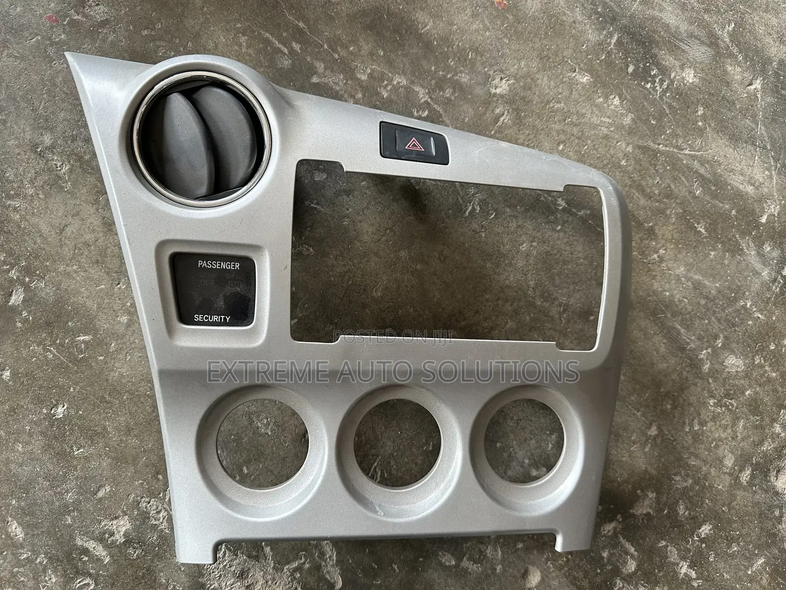 2009-2013 Pontiac Vibe Toyota Matrix Radio Climate Vent