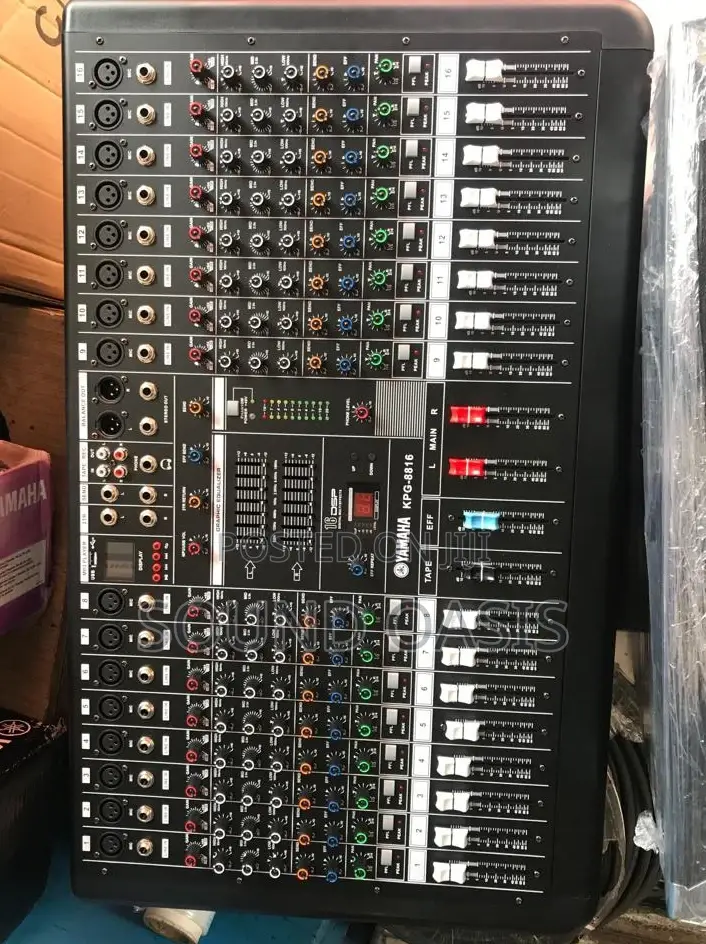 Yamaha KPG-8816 16‐Channel Compact Power‐Mixer