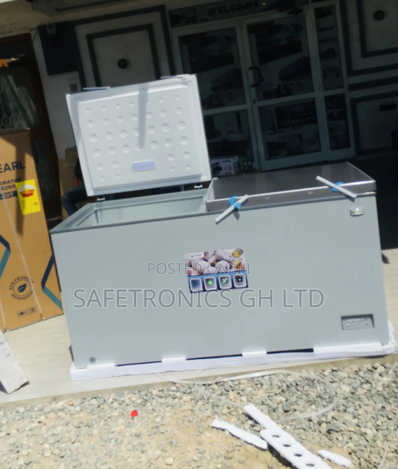 708 Liters Doubledoor Chestfreezer Pearl PF-850 Glass