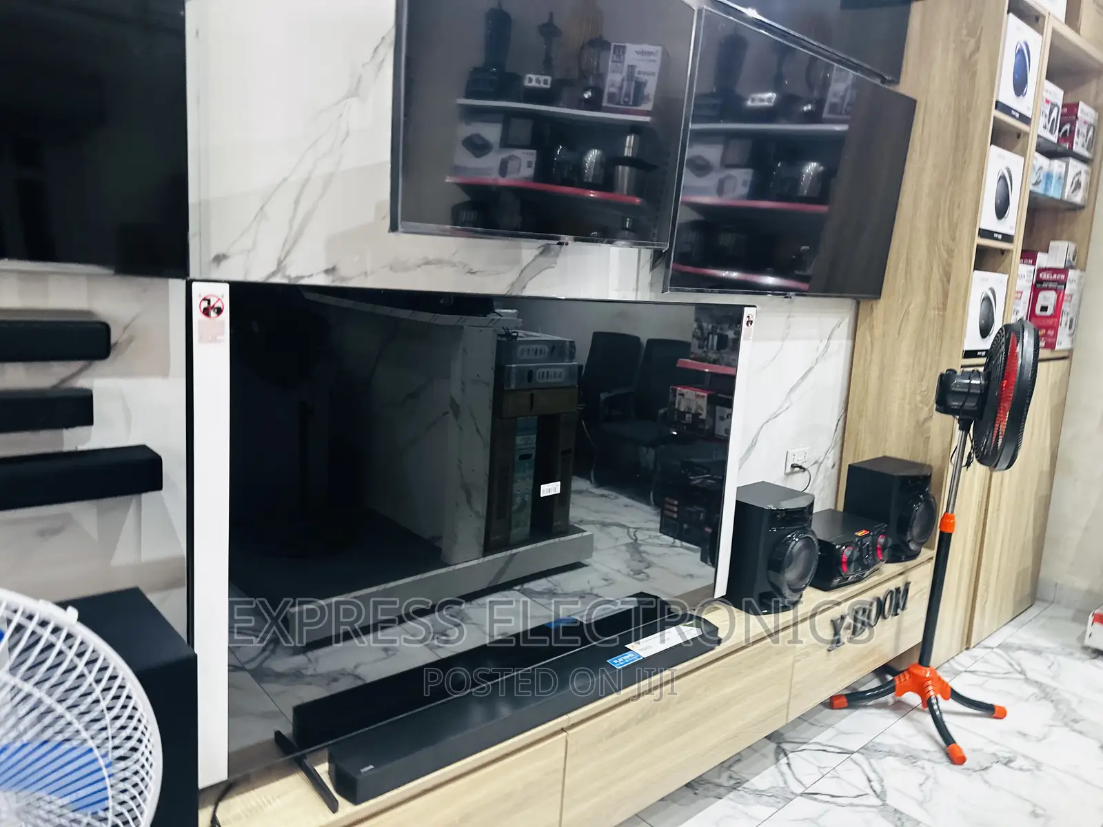 Mesmeric Sleek Slim Samsung UHD Smart 65”Bu8000