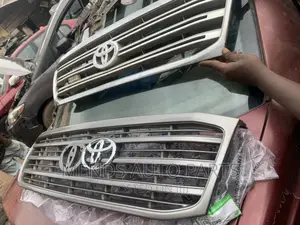 Toyota Landcruiser 2002 Front Grill Available